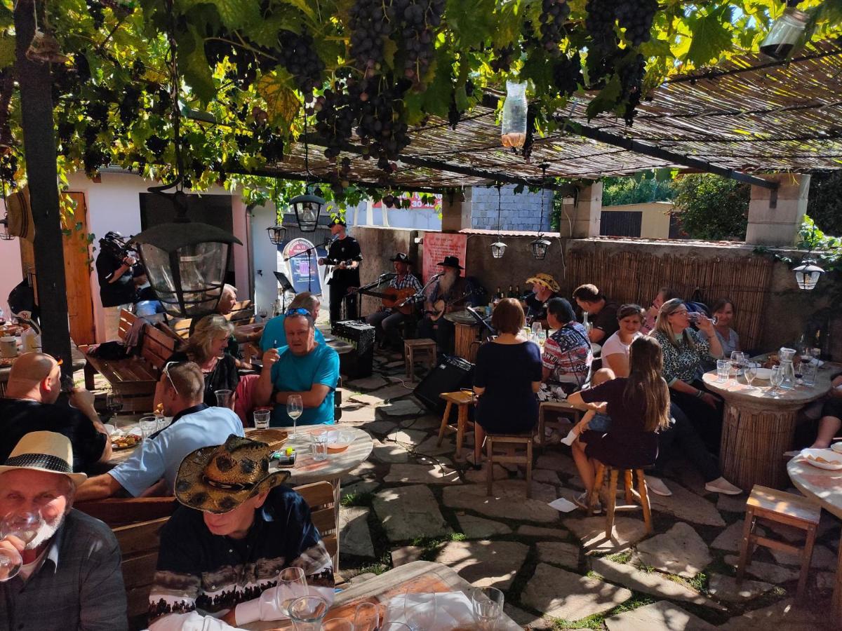 Rodinne Vinarstvi Mikulenkovi Velke Zernoseky Exterior foto